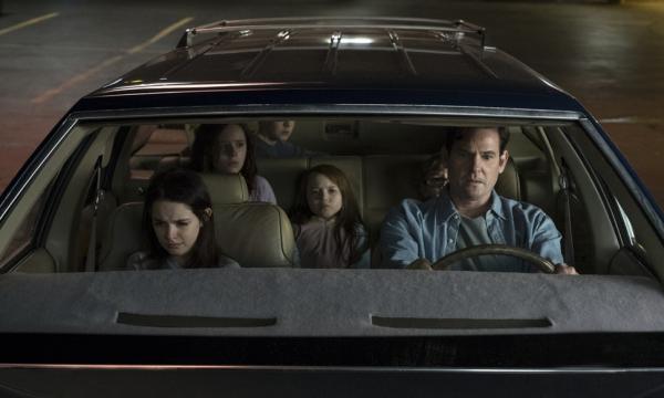 Chỉ mới tung ảnh cùng trailer đơn giản, 'The Haunting Of Hill House' vẫn khiến fans kinh dị háo hức trông chờ đến ngày phát sóng Chỉ mới tung ảnh cùng trailer đơn giản, 'The Haunting Of Hill House' vẫn khiến fans kinh dị háo hức trông chờ đến ngày phát sóng