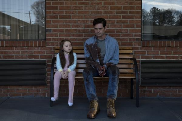 Chỉ mới tung ảnh cùng trailer đơn giản, 'The Haunting Of Hill House' vẫn khiến fans kinh dị háo hức trông chờ đến ngày phát sóng Chỉ mới tung ảnh cùng trailer đơn giản, 'The Haunting Of Hill House' vẫn khiến fans kinh dị háo hức trông chờ đến ngày phát sóng