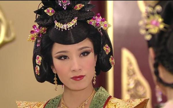 Suýt chút nữa Xa Thi Mạn đã để lỡ vai Nhàn Phi vào tay các 'Thị hậu' TVB nổi tiếng này Suýt chút nữa Xa Thi Mạn đã để lỡ vai Nhàn Phi vào tay các 'Thị hậu' TVB nổi tiếng này