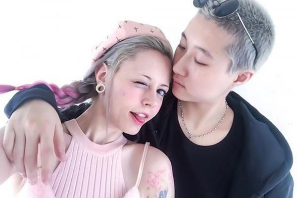 Hết nhặt ve chai, con rơi Thành Long khởi nghiệp làm giàu và đính hôn với người tình đồng tính Hết nhặt ve chai, con rơi Thành Long khởi nghiệp làm giàu và đính hôn với người tình đồng tính