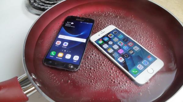'Tiếc đứt ruột' với màn tra tấn iPhone X bằng máy xay sinh tố 'Tiếc đứt ruột' với màn tra tấn iPhone X bằng máy xay sinh tố