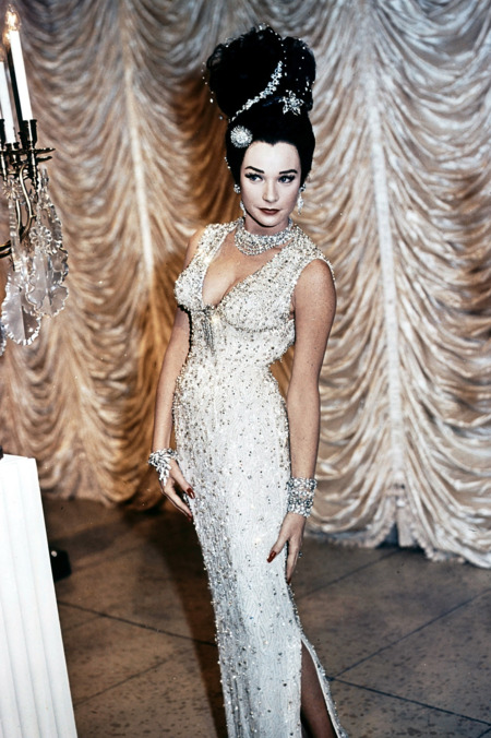 Edith Head - 'bà tiên' của Audrey Hepburn, Grace Kelly và các minh tinh Hollywood đã sống cuộc đời huyền thoại ra sao? Edith Head - 'bà tiên' của Audrey Hepburn, Grace Kelly và các minh tinh Hollywood đã sống cuộc đời huyền thoại ra sao?