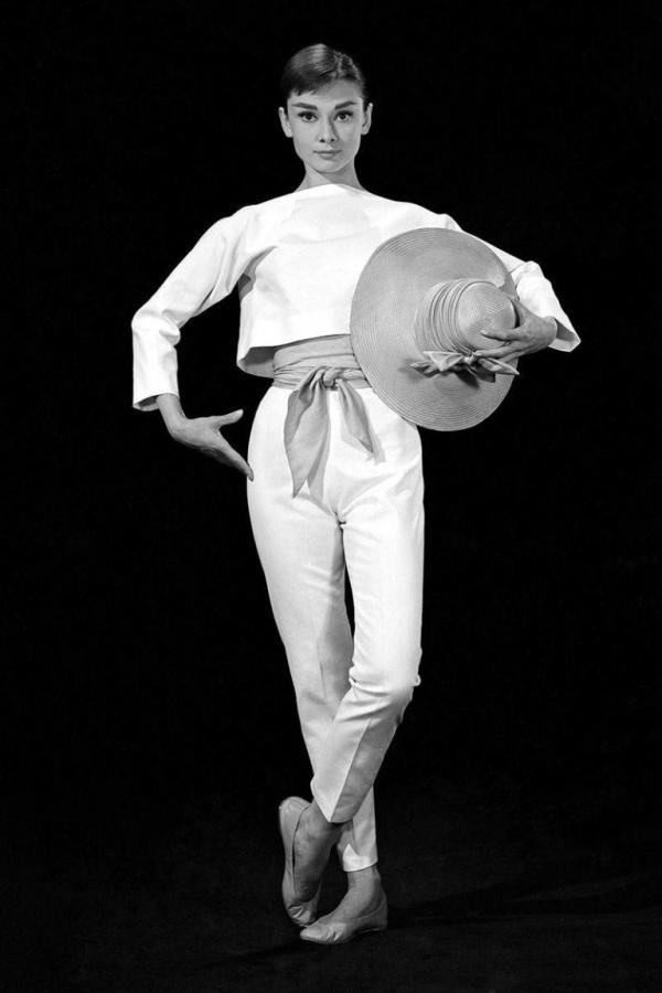 Edith Head - 'bà tiên' của Audrey Hepburn, Grace Kelly và các minh tinh Hollywood đã sống cuộc đời huyền thoại ra sao? Edith Head - 'bà tiên' của Audrey Hepburn, Grace Kelly và các minh tinh Hollywood đã sống cuộc đời huyền thoại ra sao?