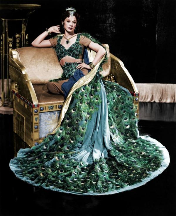 Edith Head - 'bà tiên' của Audrey Hepburn, Grace Kelly và các minh tinh Hollywood đã sống cuộc đời huyền thoại ra sao? Edith Head - 'bà tiên' của Audrey Hepburn, Grace Kelly và các minh tinh Hollywood đã sống cuộc đời huyền thoại ra sao?