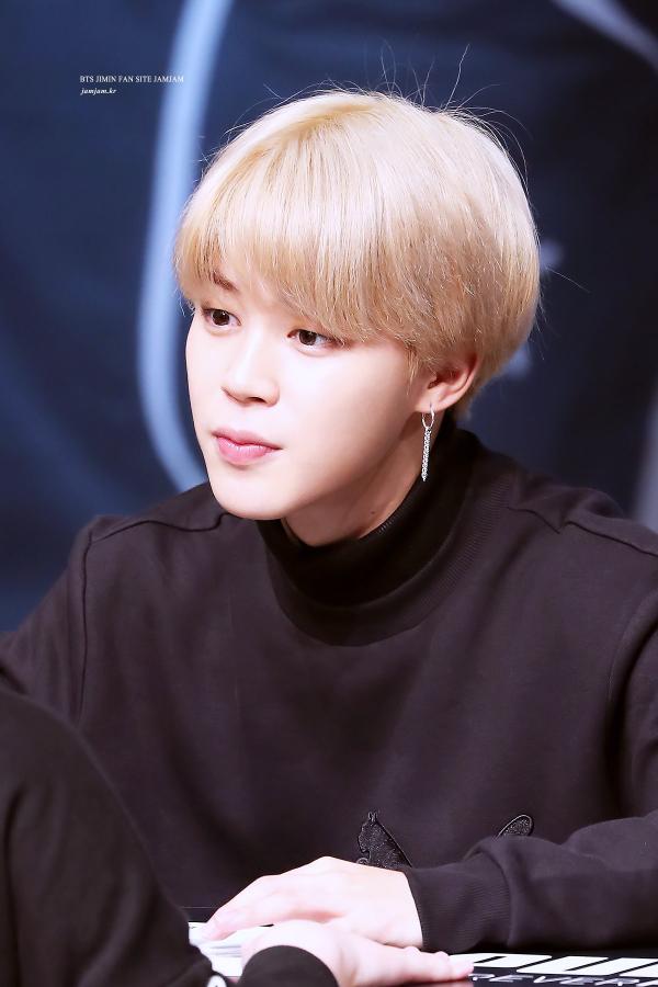 Sự thật đằng sau tin đồn gây tranh cãi về việc fan bỏ 30.000 USD để Jimin có ngôi sao trên Đại Lộ Danh Vọng Hollywood Sự thật đằng sau tin đồn gây tranh cãi về việc fan bỏ 30.000 USD để Jimin có ngôi sao trên Đại Lộ Danh Vọng Hollywood