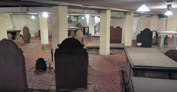 'Hú hồn' khi phát hiện bí mật động trời trong những ngôi nhà từng có người ở 'Hú hồn' khi phát hiện bí mật động trời trong những ngôi nhà từng có người ở