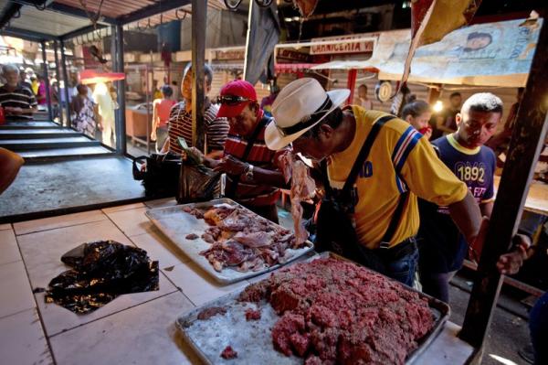 Dưới đáy vực khủng hoảng, người dân Venezuela phải ăn thịt thối, sống cuộc đời như địa ngục trần gian Dưới đáy vực khủng hoảng, người dân Venezuela phải ăn thịt thối, sống cuộc đời như địa ngục trần gian