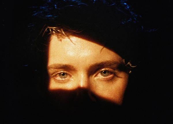 'Bloom' (Troye Sivan): Khi 'trưởng thành' không chỉ là một từ 'Bloom' (Troye Sivan): Khi 'trưởng thành' không chỉ là một từ