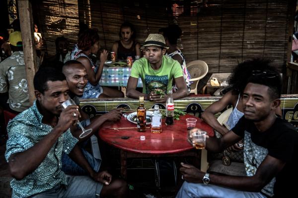 Vani: Hương liệu ngọt ngào nhưng đem tới Madagascar cả tiền bạc lẫn tội phạm Vani: Hương liệu ngọt ngào nhưng đem tới Madagascar cả tiền bạc lẫn tội phạm