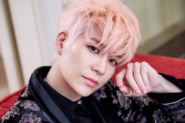 Thành viên điển trai nhất SECHSKIES hẹn hò cùng fan, nghi án biển thủ hơn 2 tỷ VNĐ tiền quỹ fanclub? Thành viên điển trai nhất SECHSKIES hẹn hò cùng fan, nghi án biển thủ hơn 2 tỷ VNĐ tiền quỹ fanclub?