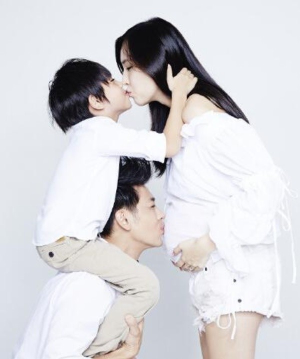 Giấc mơ 'tối cao': Bao nhiêu fangirl, fanboy đã thành công kết hôn cùng thần tượng? Giấc mơ 'tối cao': Bao nhiêu fangirl, fanboy đã thành công kết hôn cùng thần tượng?