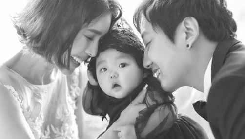 Giấc mơ 'tối cao': Bao nhiêu fangirl, fanboy đã thành công kết hôn cùng thần tượng? Giấc mơ 'tối cao': Bao nhiêu fangirl, fanboy đã thành công kết hôn cùng thần tượng?