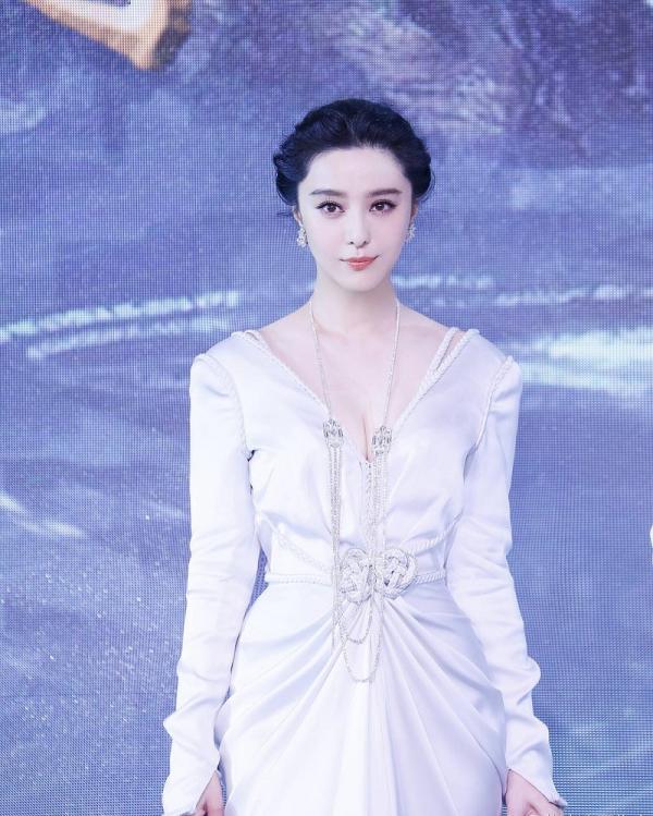 Giữa đại nghi án trốn thuế, Phạm Băng Băng bị đánh 0 điểm 'trách nhiệm xã hội', thua hậu bối sinh năm 2000 Giữa đại nghi án trốn thuế, Phạm Băng Băng bị đánh 0 điểm 'trách nhiệm xã hội', thua hậu bối sinh năm 2000