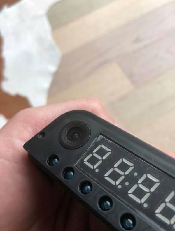 Không tưởng tượng nổi: Phát hiện camera giấu kín trong căn hộ cho du khách thuê Không tưởng tượng nổi: Phát hiện camera giấu kín trong căn hộ cho du khách thuê