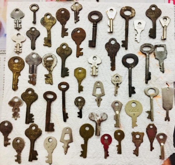 Chiêm ngưỡng những bộ sưu tập lạ lùng nhất thế giới: Biển số xe cũ, chìa khóa cổ, bút hết mực... Chiêm ngưỡng những bộ sưu tập lạ lùng nhất thế giới: Biển số xe cũ, chìa khóa cổ, bút hết mực...