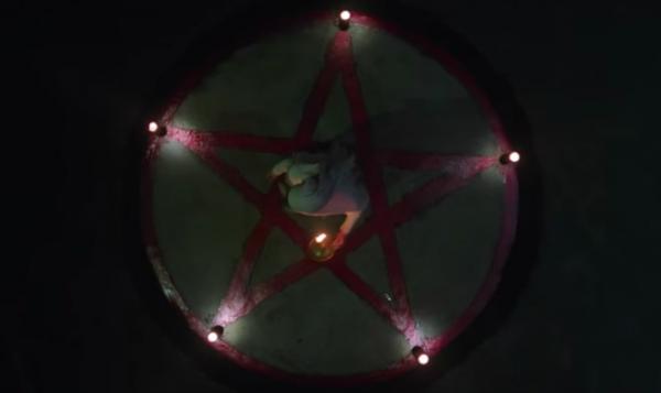 16 bài học nhớ đời từ bộ phim 'The Nun' giúp bạn hiểu ra chân lý 'đã sợ ma thì đừng tò mò' 16 bài học nhớ đời từ bộ phim 'The Nun' giúp bạn hiểu ra chân lý 'đã sợ ma thì đừng tò mò'