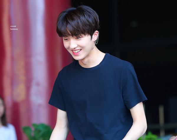 6 thiếu niên anh tuấn sẽ soán ngôi Song Joong Ki, Lee Min Ho trở thành 'tượng đài nhan sắc' của showbiz Hàn 6 thiếu niên anh tuấn sẽ soán ngôi Song Joong Ki, Lee Min Ho trở thành 'tượng đài nhan sắc' của showbiz Hàn