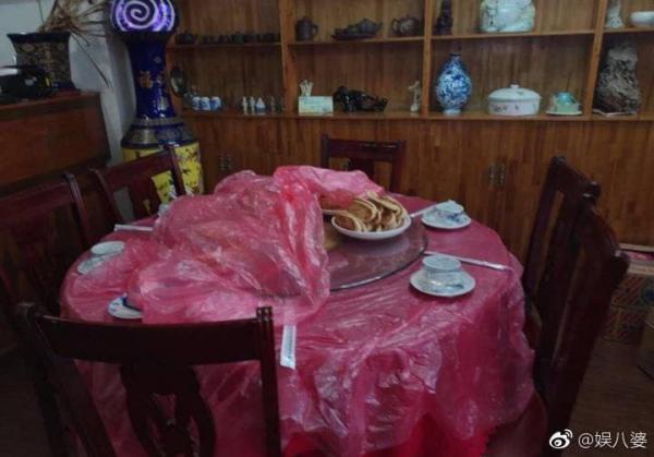 Mệnh khổ như Đặng Luân, gặp phải 'fan môn bất hạnh' hại thần tượng hết lần này đến lần khác Mệnh khổ như Đặng Luân, gặp phải 'fan môn bất hạnh' hại thần tượng hết lần này đến lần khác