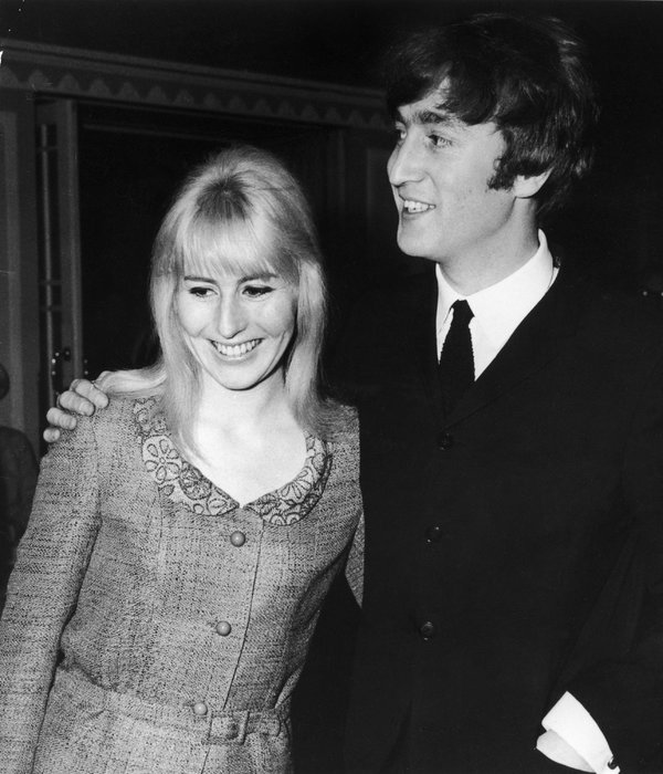 Chuyện chưa kể về 7 người vợ của The Beatles: Phía sau những người đàn ông huyền thoại là những người phụ nữ phi thường Chuyện chưa kể về 7 người vợ của The Beatles: Phía sau những người đàn ông huyền thoại là những người phụ nữ phi thường