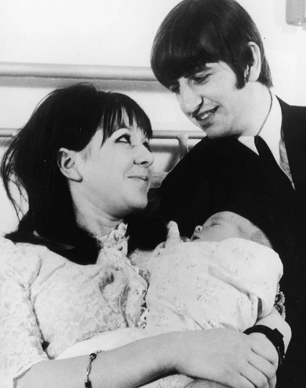 Chuyện chưa kể về 7 người vợ của The Beatles: Phía sau những người đàn ông huyền thoại là những người phụ nữ phi thường Chuyện chưa kể về 7 người vợ của The Beatles: Phía sau những người đàn ông huyền thoại là những người phụ nữ phi thường