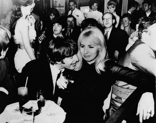 Chuyện chưa kể về 7 người vợ của The Beatles: Phía sau những người đàn ông huyền thoại là những người phụ nữ phi thường Chuyện chưa kể về 7 người vợ của The Beatles: Phía sau những người đàn ông huyền thoại là những người phụ nữ phi thường