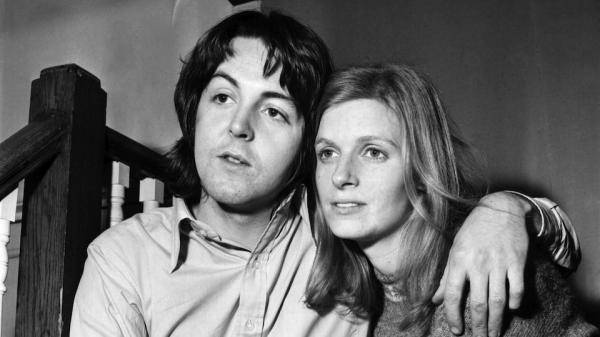Chuyện chưa kể về 7 người vợ của The Beatles: Phía sau những người đàn ông huyền thoại là những người phụ nữ phi thường Chuyện chưa kể về 7 người vợ của The Beatles: Phía sau những người đàn ông huyền thoại là những người phụ nữ phi thường