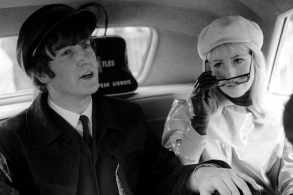 Chuyện chưa kể về 7 người vợ của The Beatles: Phía sau những người đàn ông huyền thoại là những người phụ nữ phi thường Chuyện chưa kể về 7 người vợ của The Beatles: Phía sau những người đàn ông huyền thoại là những người phụ nữ phi thường
