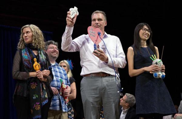 Ig Nobel 2018 - Giải Nobel phiên bản lỗi vinh danh những phát minh hài hước và điên rồ nhất của loài người Ig Nobel 2018 - Giải Nobel phiên bản lỗi vinh danh những phát minh hài hước và điên rồ nhất của loài người