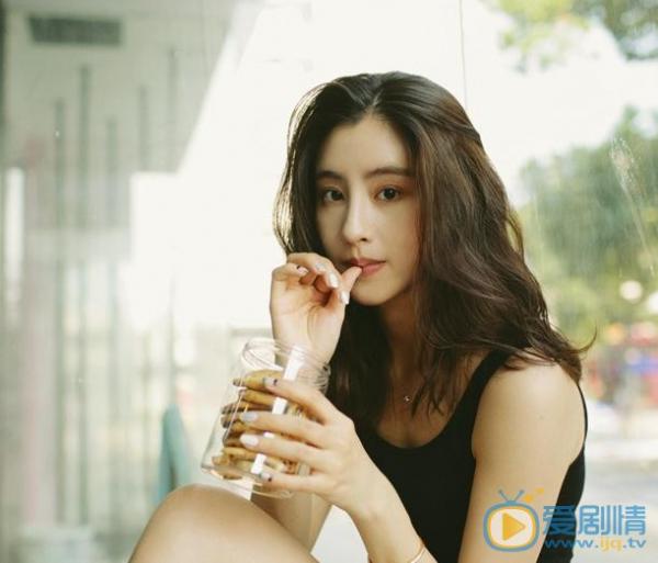 Ngoài nhan sắc thoát tục, nàng Tiểu Long Nữ thứ 12 còn có profile khiến người khác phải trầm trồ Ngoài nhan sắc thoát tục, nàng Tiểu Long Nữ thứ 12 còn có profile khiến người khác phải trầm trồ
