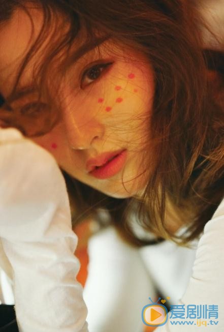 Ngoài nhan sắc thoát tục, nàng Tiểu Long Nữ thứ 12 còn có profile khiến người khác phải trầm trồ Ngoài nhan sắc thoát tục, nàng Tiểu Long Nữ thứ 12 còn có profile khiến người khác phải trầm trồ