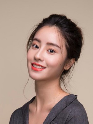 Ngoài nhan sắc thoát tục, nàng Tiểu Long Nữ thứ 12 còn có profile khiến người khác phải trầm trồ Ngoài nhan sắc thoát tục, nàng Tiểu Long Nữ thứ 12 còn có profile khiến người khác phải trầm trồ