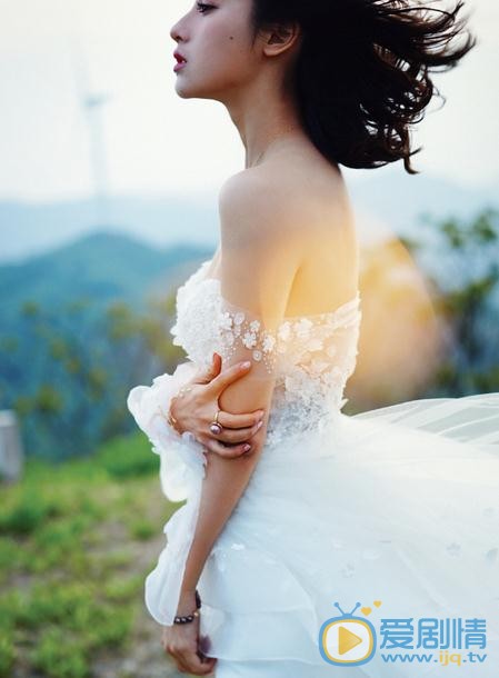 Ngoài nhan sắc thoát tục, nàng Tiểu Long Nữ thứ 12 còn có profile khiến người khác phải trầm trồ Ngoài nhan sắc thoát tục, nàng Tiểu Long Nữ thứ 12 còn có profile khiến người khác phải trầm trồ