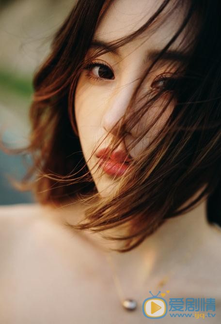 Ngoài nhan sắc thoát tục, nàng Tiểu Long Nữ thứ 12 còn có profile khiến người khác phải trầm trồ Ngoài nhan sắc thoát tục, nàng Tiểu Long Nữ thứ 12 còn có profile khiến người khác phải trầm trồ