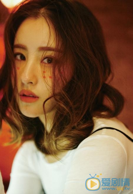 Ngoài nhan sắc thoát tục, nàng Tiểu Long Nữ thứ 12 còn có profile khiến người khác phải trầm trồ Ngoài nhan sắc thoát tục, nàng Tiểu Long Nữ thứ 12 còn có profile khiến người khác phải trầm trồ