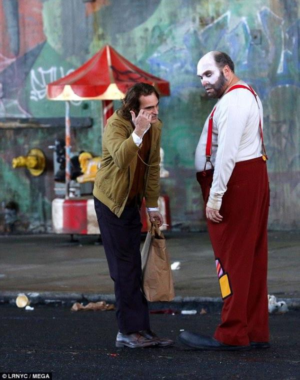 Khán giả nửa mừng nửa lo khi xem hình ảnh đầu tiên của 'The Joker' 2019 Khán giả nửa mừng nửa lo khi xem hình ảnh đầu tiên của 'The Joker' 2019