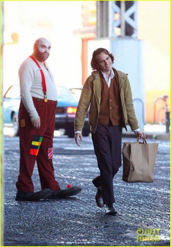 Khán giả nửa mừng nửa lo khi xem hình ảnh đầu tiên của 'The Joker' 2019 Khán giả nửa mừng nửa lo khi xem hình ảnh đầu tiên của 'The Joker' 2019