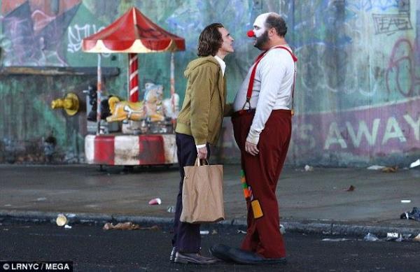 Khán giả nửa mừng nửa lo khi xem hình ảnh đầu tiên của 'The Joker' 2019 Khán giả nửa mừng nửa lo khi xem hình ảnh đầu tiên của 'The Joker' 2019