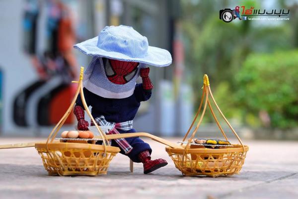Sau khi sang Thái, Người Nhện 'baby cute' phải làm đủ nghề để kiếm sống Sau khi sang Thái, Người Nhện 'baby cute' phải làm đủ nghề để kiếm sống