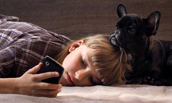 Thú cưng có nguy cơ bị trầm cảm nếu bạn thường xuyên cắm mặt vào điện thoại Thú cưng có nguy cơ bị trầm cảm nếu bạn thường xuyên cắm mặt vào điện thoại
