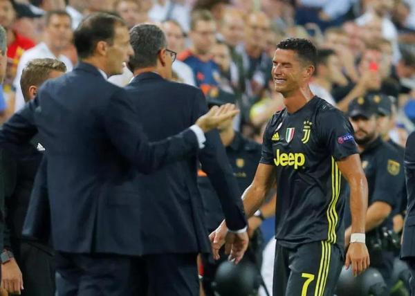 Ronaldo bật khóc vì thẻ đỏ vô lý ngay trận mở màn Champions League Ronaldo bật khóc vì thẻ đỏ vô lý ngay trận mở màn Champions League