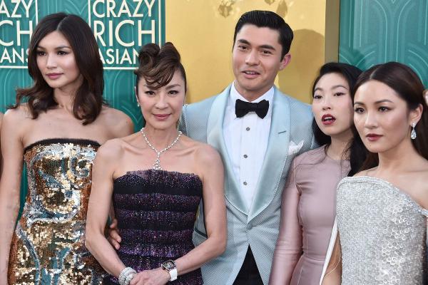 Lý do gì khiến 'Crazy Rich Asians' từ cơn sốt phòng vé phương Tây trở thành 'con ghẻ' ở quê nhà Châu Á? Lý do gì khiến 'Crazy Rich Asians' từ cơn sốt phòng vé phương Tây trở thành 'con ghẻ' ở quê nhà Châu Á?