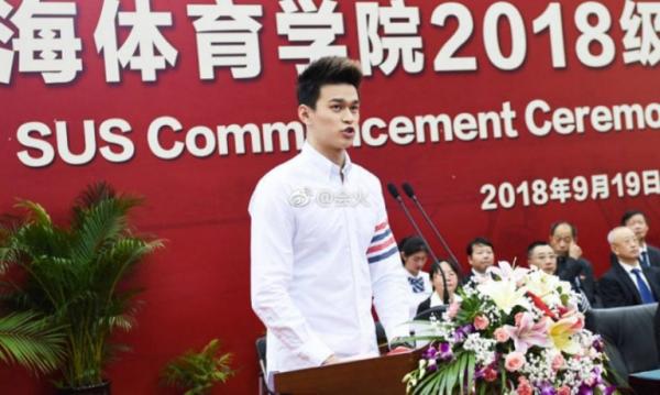 Đã đẹp trai, bơi giỏi, chàng kình ngư này còn quyết tâm học cao học để làm bác sĩ Đã đẹp trai, bơi giỏi, chàng kình ngư này còn quyết tâm học cao học để làm bác sĩ