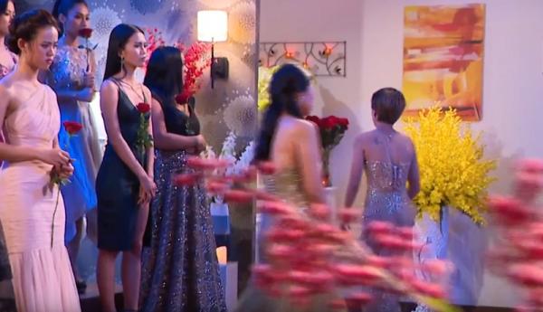 'The Bachelor' bản Việt: Một nữ ứng viên tỏ tình với... nữ ứng viên khác ngay trước mặt nam chính 'The Bachelor' bản Việt: Một nữ ứng viên tỏ tình với... nữ ứng viên khác ngay trước mặt nam chính