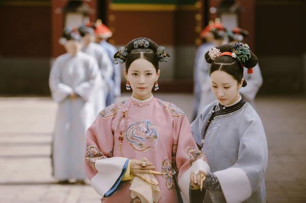 'Thuần phi' Vương Viện Khả, Dương Dung kể về hiện thực cay đắng của những nữ diễn viên U40 'Thuần phi' Vương Viện Khả, Dương Dung kể về hiện thực cay đắng của những nữ diễn viên U40