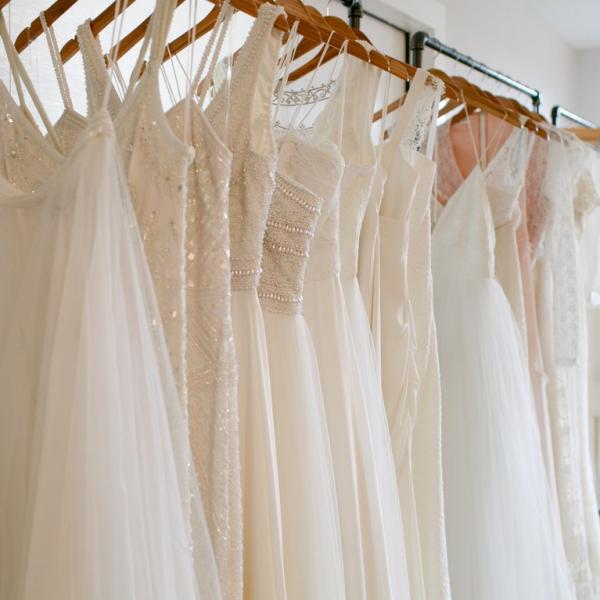 Người đàn ông ly hôn vợ ăn cắp 73 chiếc váy cưới để có cảm giác kết hôn lần nữa Người đàn ông ly hôn vợ ăn cắp 73 chiếc váy cưới để có cảm giác kết hôn lần nữa
