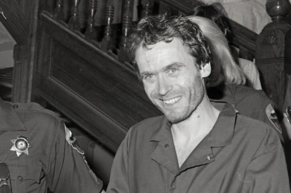 15 phát hiện kỳ quái về Ted Bundy - tên sát nhân đẹp mã từng cưỡng hiếp, giết hại 30 thiếu nữ Mỹ 15 phát hiện kỳ quái về Ted Bundy - tên sát nhân đẹp mã từng cưỡng hiếp, giết hại 30 thiếu nữ Mỹ
