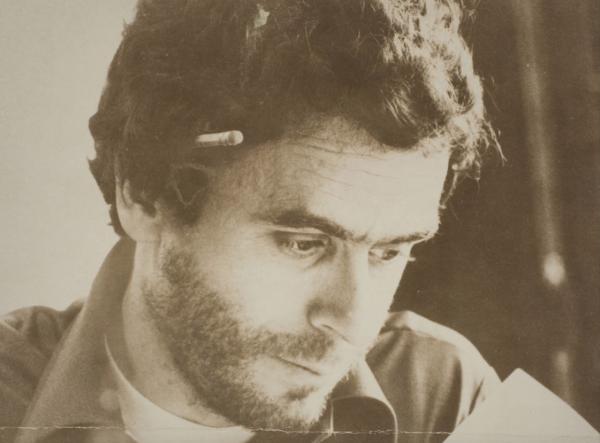 15 phát hiện kỳ quái về Ted Bundy - tên sát nhân đẹp mã từng cưỡng hiếp, giết hại 30 thiếu nữ Mỹ 15 phát hiện kỳ quái về Ted Bundy - tên sát nhân đẹp mã từng cưỡng hiếp, giết hại 30 thiếu nữ Mỹ