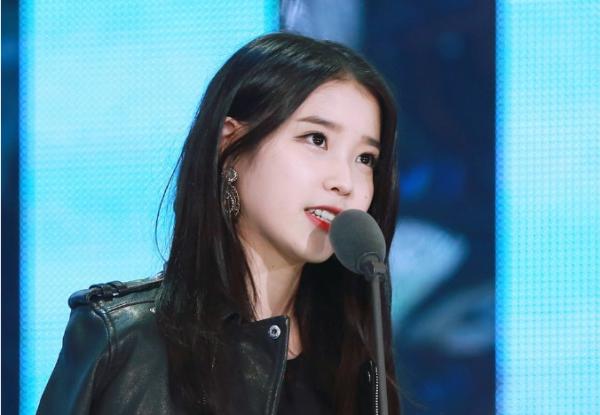 Những idol K-Pop nổi tiếng có thể mắc chứng rối loạn ám ảnh cưỡng chế Những idol K-Pop nổi tiếng có thể mắc chứng rối loạn ám ảnh cưỡng chế