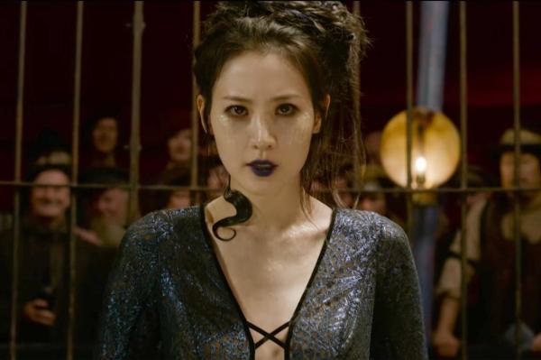 Mỹ nữ Hàn đóng vai tử xà Nagini của Chúa tể Voldemort trong 'Fantastic Beasts 2' là ai? Mỹ nữ Hàn đóng vai tử xà Nagini của Chúa tể Voldemort trong 'Fantastic Beasts 2' là ai?