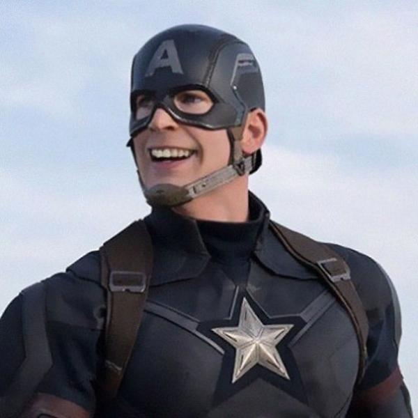 Bị thắc mắc sao không cười trong trailer mới, Captain Marvel 'bắt' các siêu anh hùng khác phải cười theo Bị thắc mắc sao không cười trong trailer mới, Captain Marvel 'bắt' các siêu anh hùng khác phải cười theo